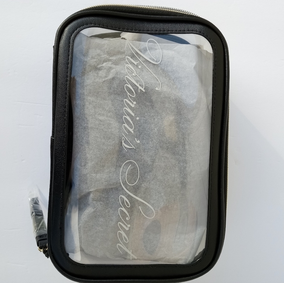 Victoria's secret 3pc cosmetic bag set! - Picture 5 of 5